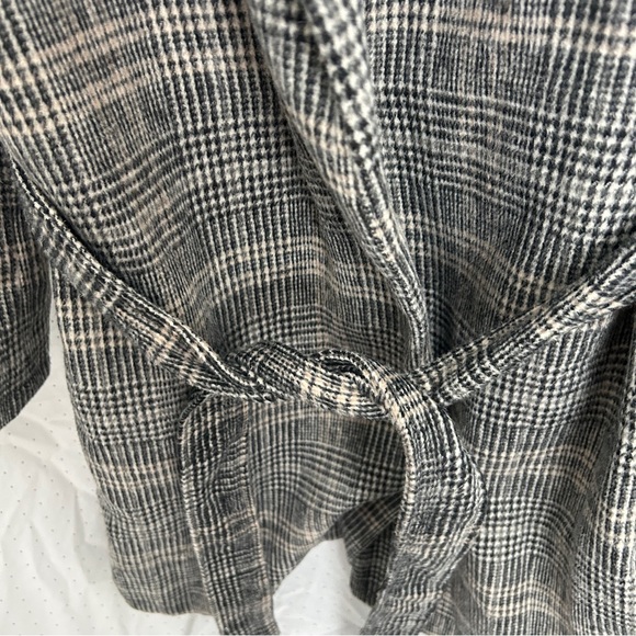 NWT Plaid Overcoat w/ Hidden Button and Tie - Picture 5 of 9